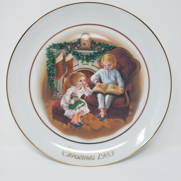 Avon 1983 22K Gold Enjoying The Night Before Christmas Holiday Plate - Picture 3 of 7